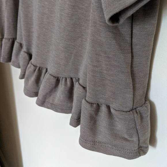 Green Ruffle T - Picture 4 of 5